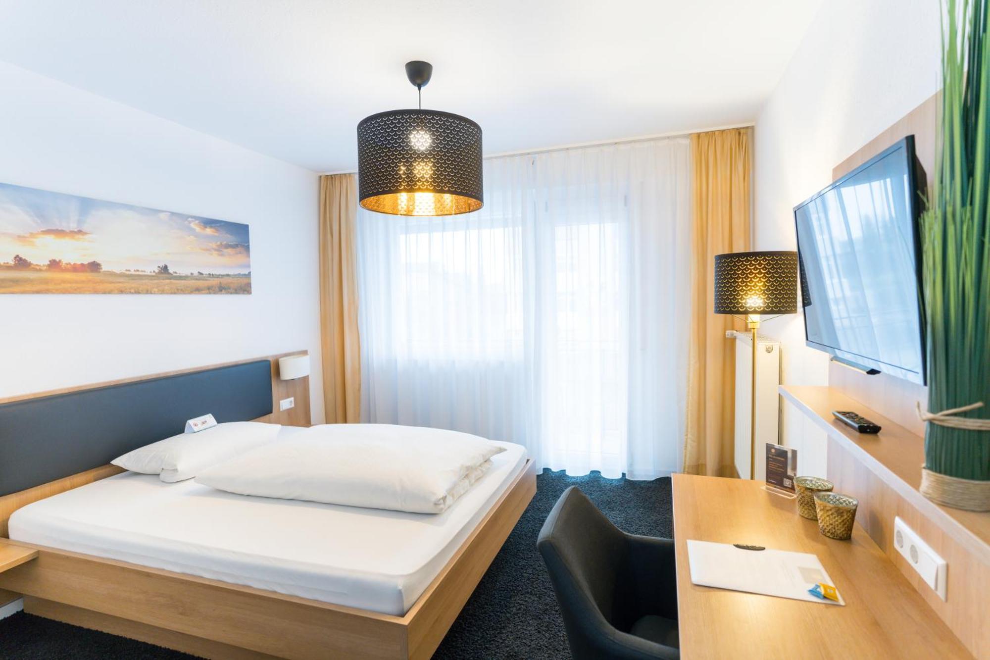 Hotel Zur Sonne Bodelshausen Экстерьер фото